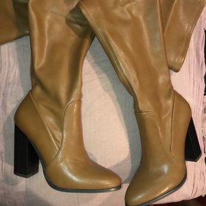 Forever 21 Knee High Boots 👢👢🎀